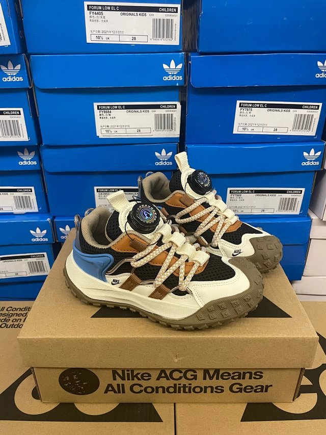 The North Face Children's Shoes: seller detail photo 5