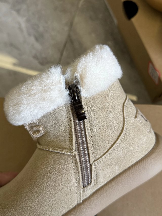UGG Children's snow boots: seller detail photo 5