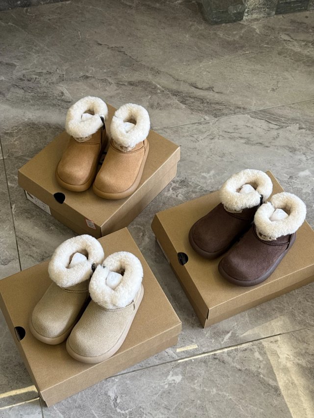UGG Children's snow boots: seller detail photo 1