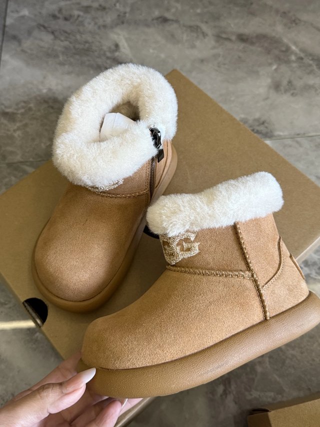 UGG Children's snow boots: seller detail photo 4