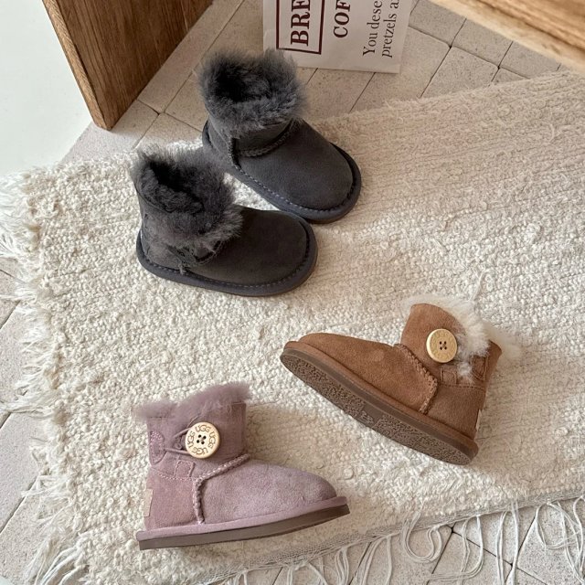 UGG Children's snow boots: seller detail photo 3