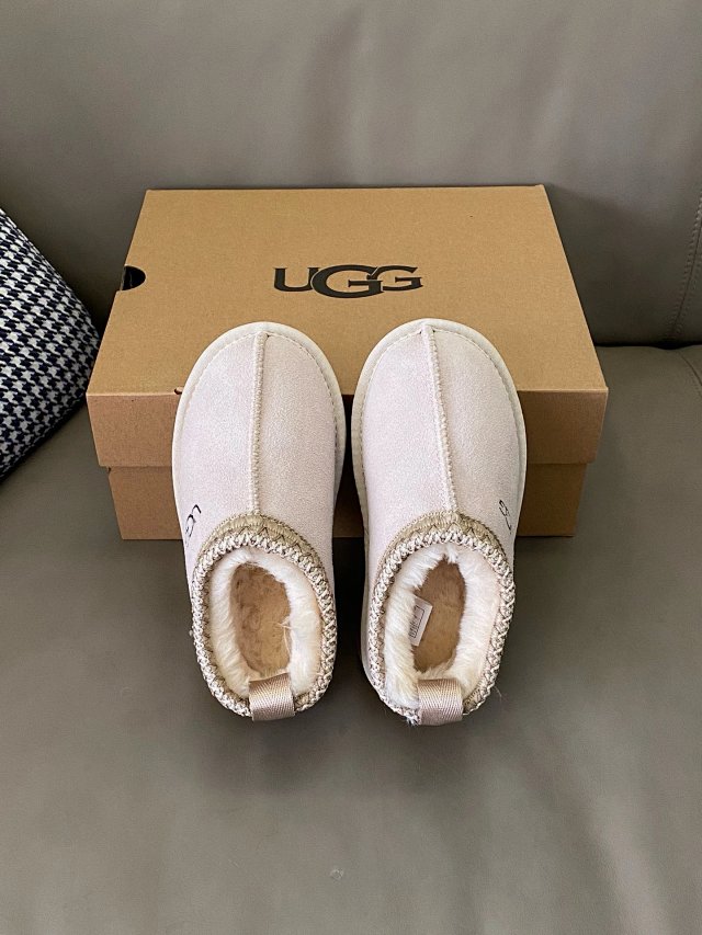 UGG Children's snow boots: seller detail photo 5