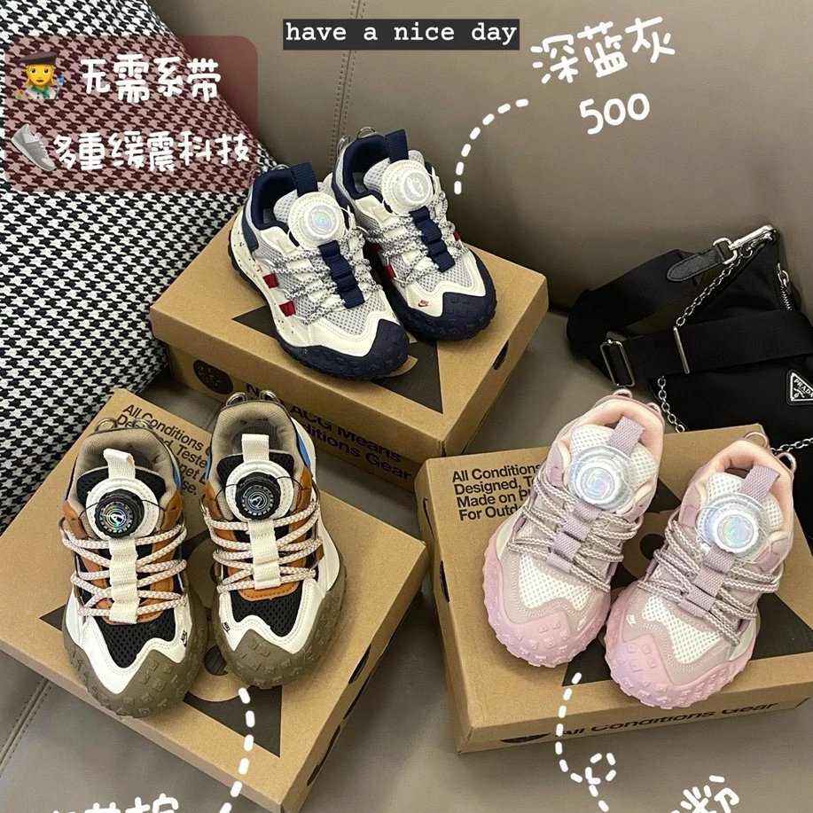 Kid Nike White and Blue Low Top Sneakers