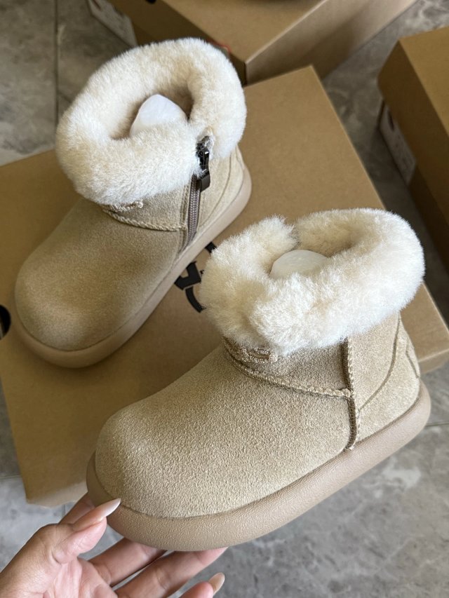 UGG Children's snow boots: seller detail photo 2