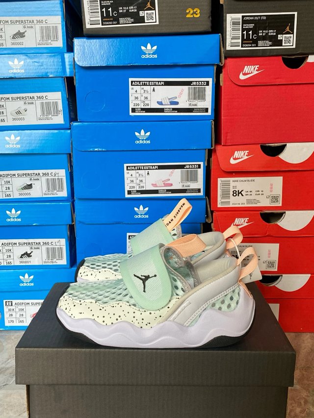 Nike Jordan children's Slippers Shoes: seller detail photo 14