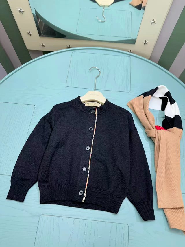 Burberry Children's Hoodie: seller detail photo 12