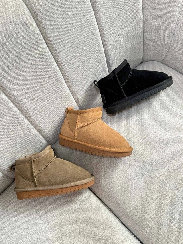 UGG Children's snow boots: seller detail photo 5