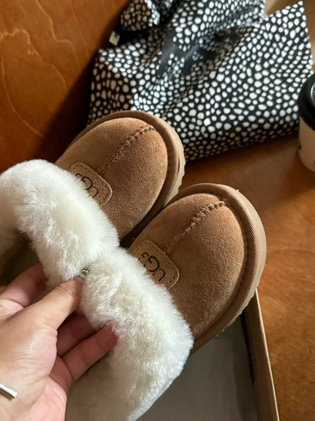 UGG Children's snow boots: seller detail photo 4
