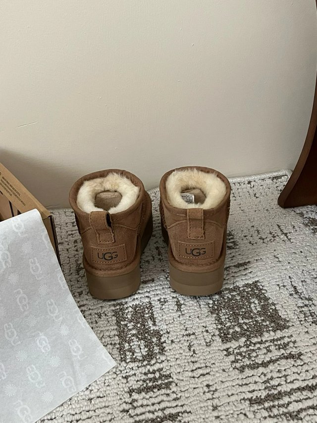 UGG Children's snow boots: seller detail photo 11