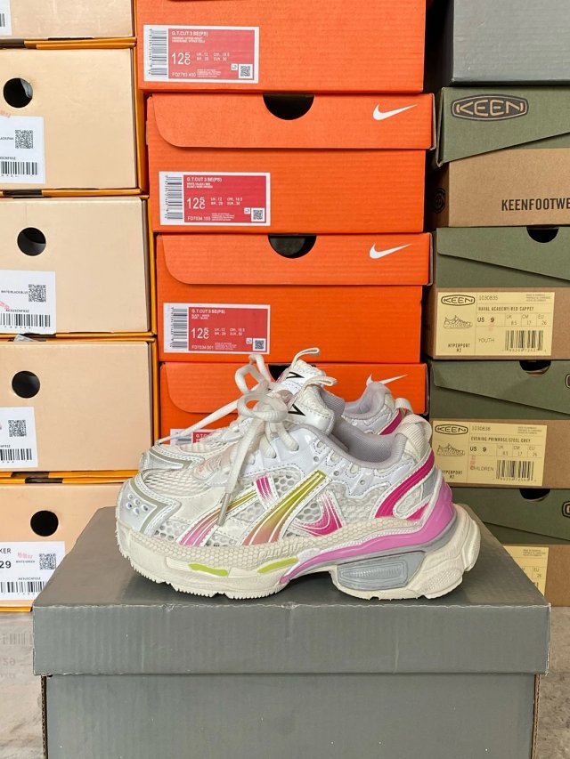 Balenciaga children's shoes: seller detail photo 13