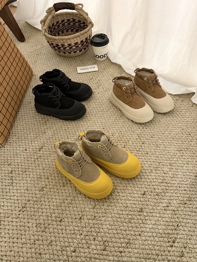 UGG Children's snow boots: seller detail photo 1