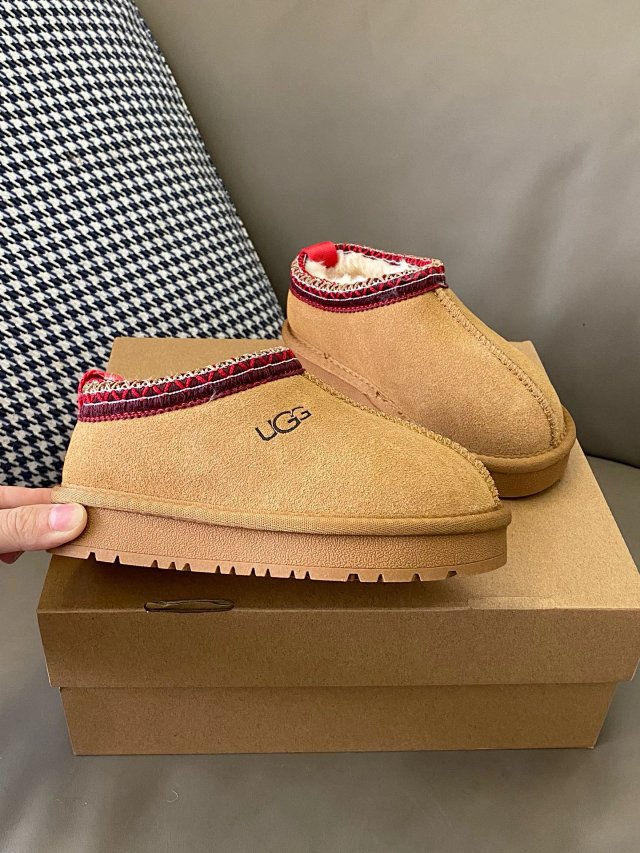 UGG Children's snow boots: seller detail photo 4