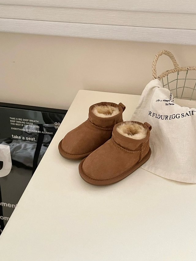 UGG Children's snow boots: seller detail photo 10