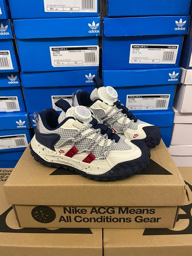 The North Face Children's Shoes: seller detail photo 7