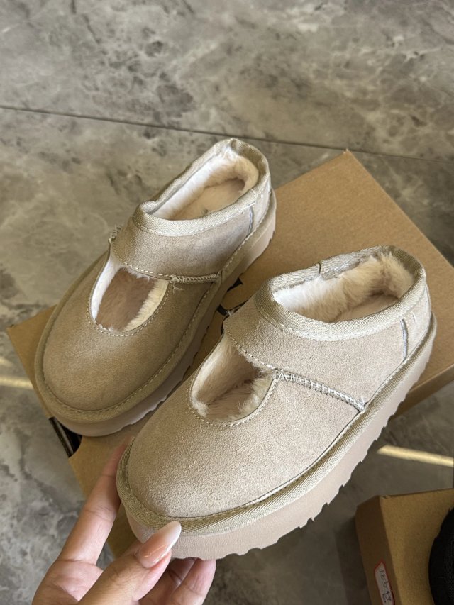 UGG Children's snow boots: seller detail photo 3