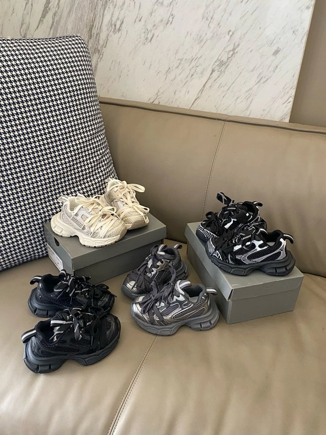 Balenciaga children's shoes: seller detail photo 6