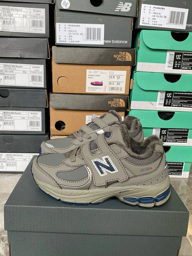 New Balance 2002 children's Shoes: seller detail photo 14