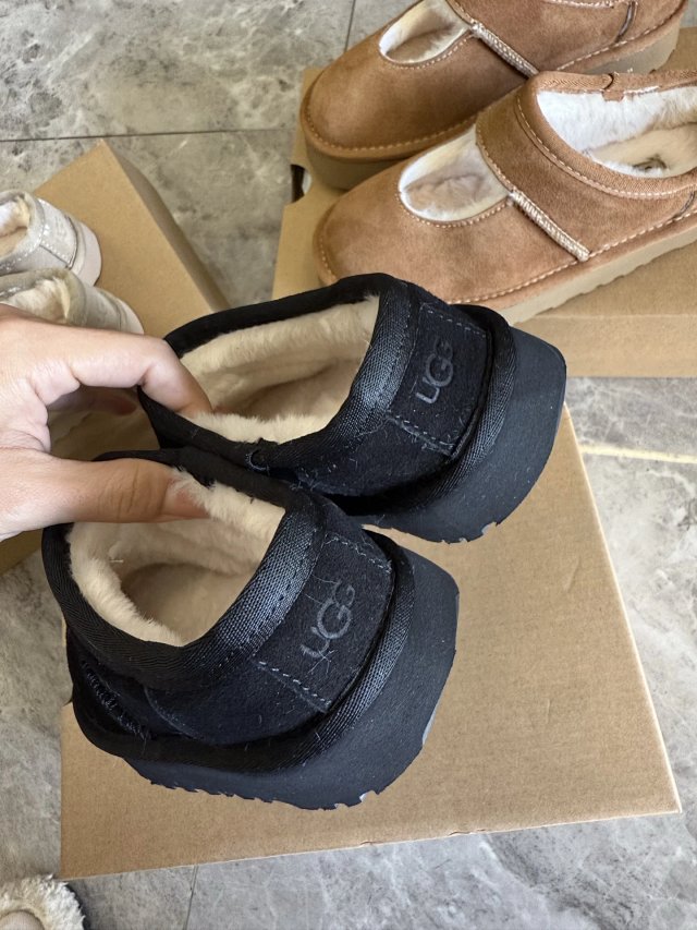 UGG Children's snow boots: seller detail photo 6