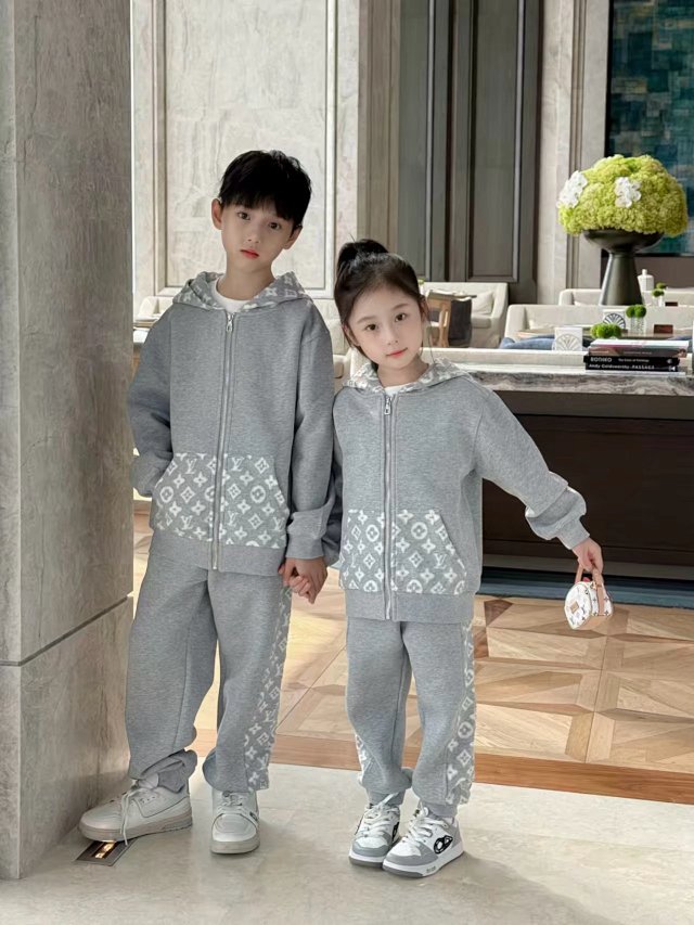 LV Louis Vuitton Children's Set: seller detail photo 10
