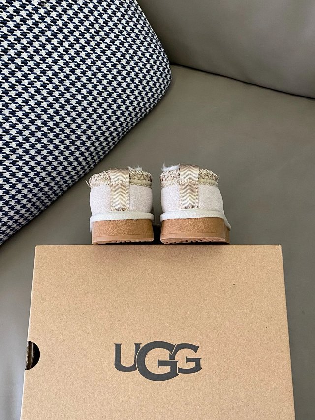 UGG Children's snow boots: seller detail photo 10