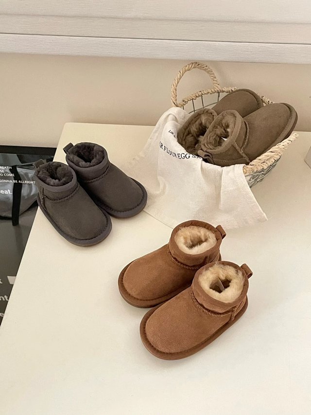 UGG Children's snow boots: seller detail photo 3