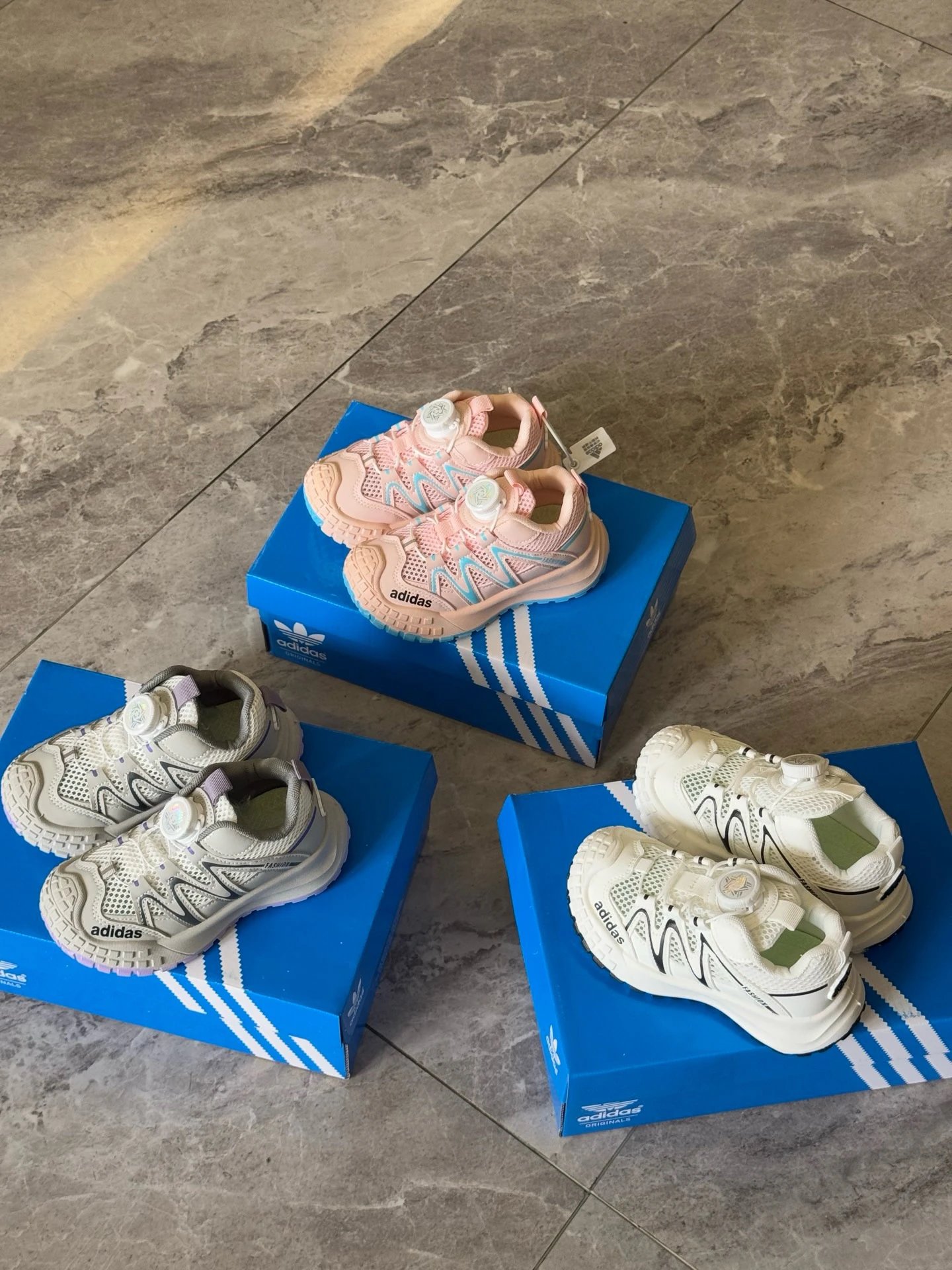 Wave Mesh Rotating Kids Sneaker