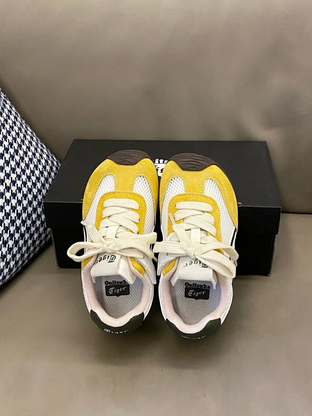 Asics Children's Shoes: seller detail photo 5