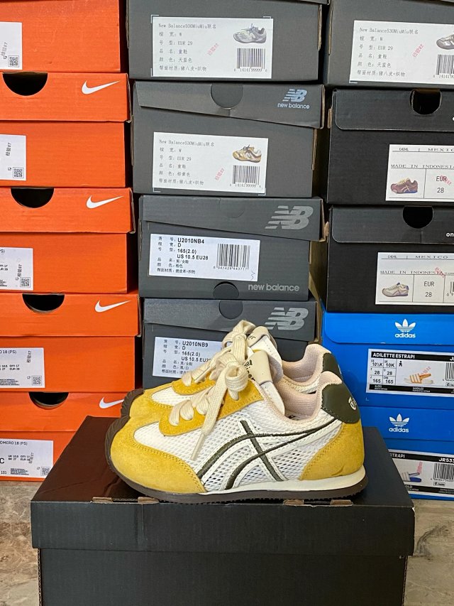 Asics Children's Shoes: seller detail photo 14
