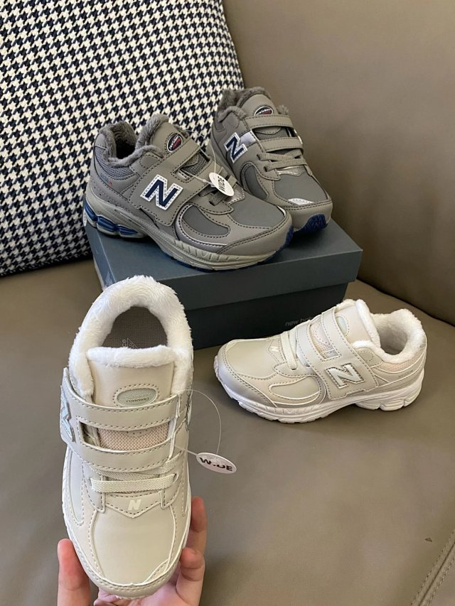 New Balance 2002 children's Shoes: seller detail photo 8