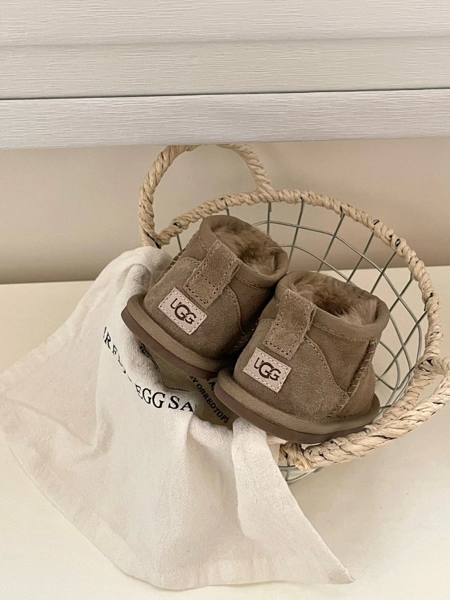 UGG Children's snow boots: seller detail photo 9