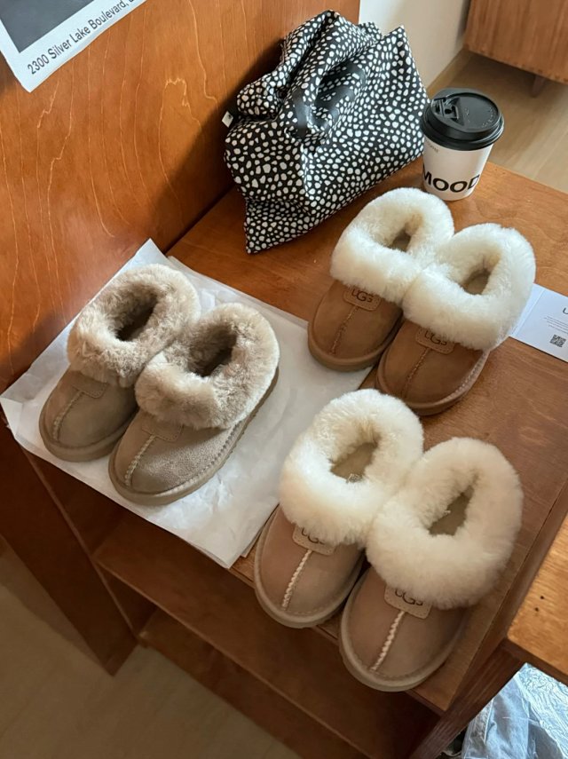UGG Children's snow boots: seller detail photo 1