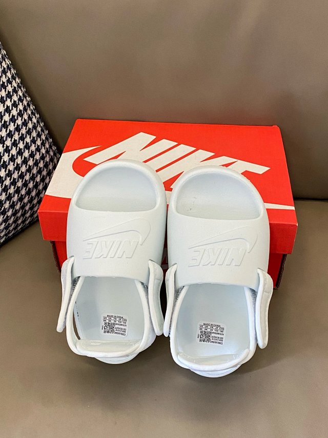 Nike children's Slippers Shoes: seller detail photo 6