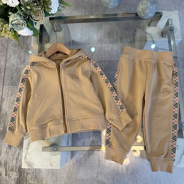 Burberry children's Set: seller detail photo 2
