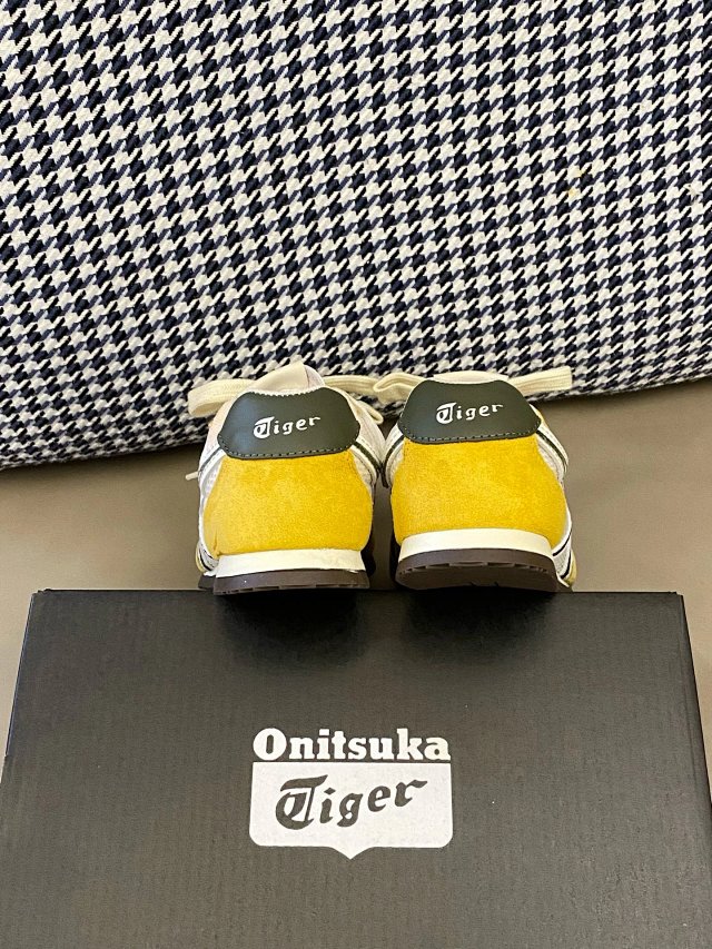 Asics Children's Shoes: seller detail photo 10