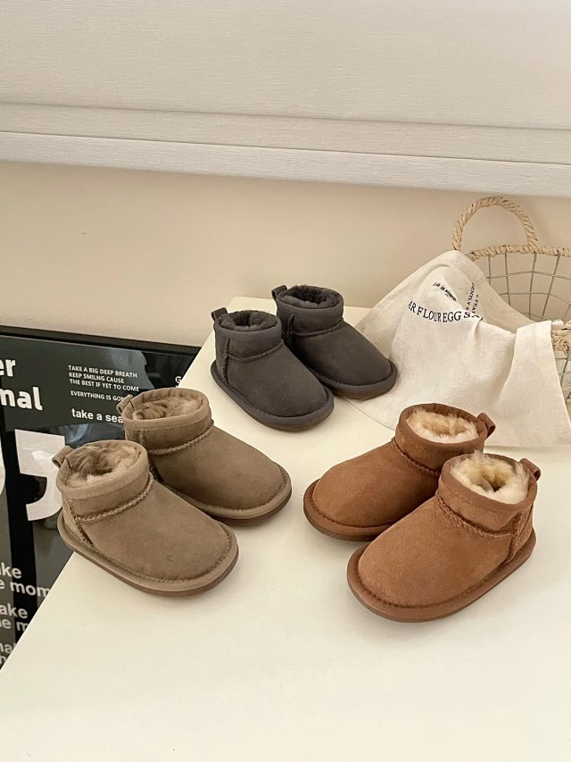 UGG Children's snow boots: seller detail photo 2