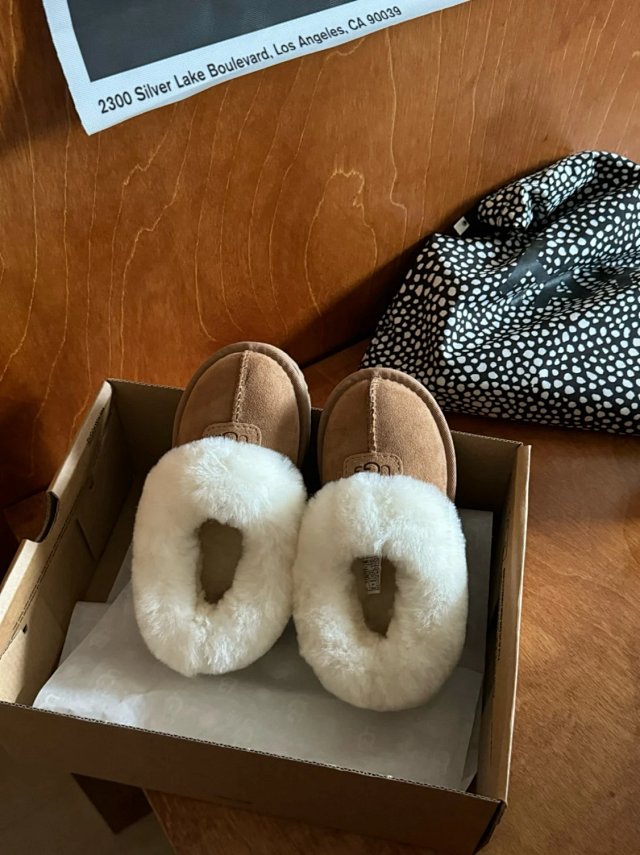 UGG Children's snow boots: seller detail photo 3