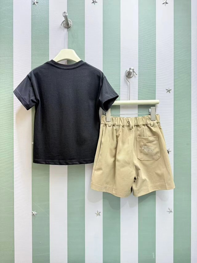 Burberry children's set: seller detail photo 3