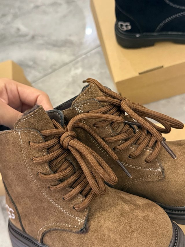 UGG Children's snow boots: seller detail photo 11