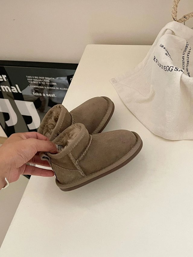 UGG Children's snow boots: seller detail photo 8