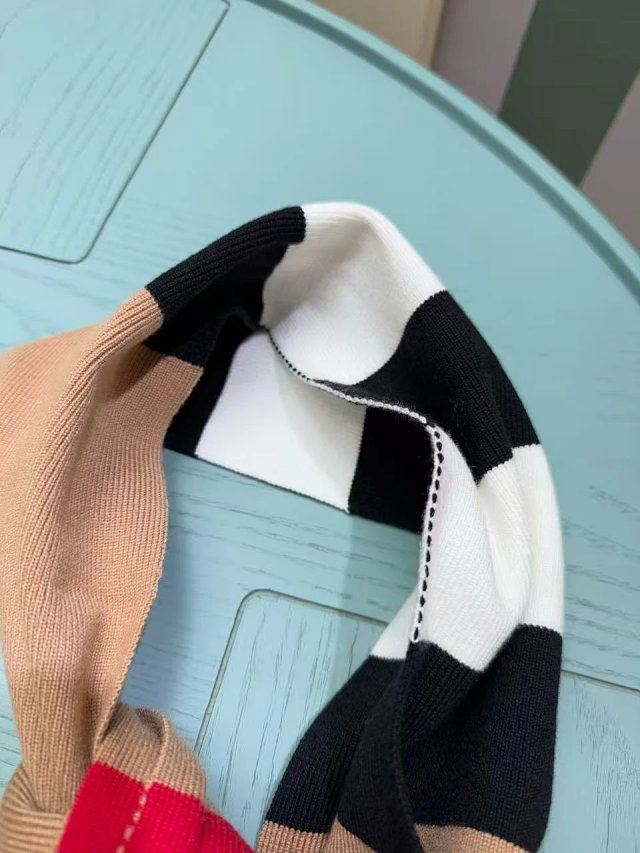 Burberry Children's Hoodie: seller detail photo 10