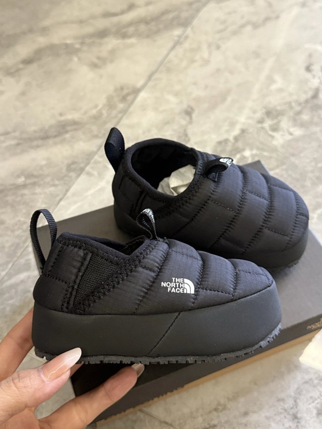 The North face children's shoes: seller detail photo 8