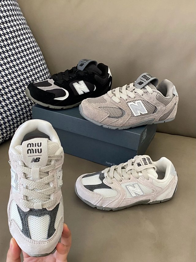 New Balance MIU MIU children's Shoes: seller detail photo 10