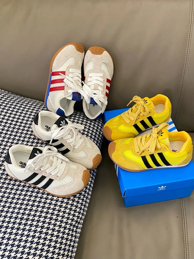 Adidas Children's Shoes: seller detail photo 8
