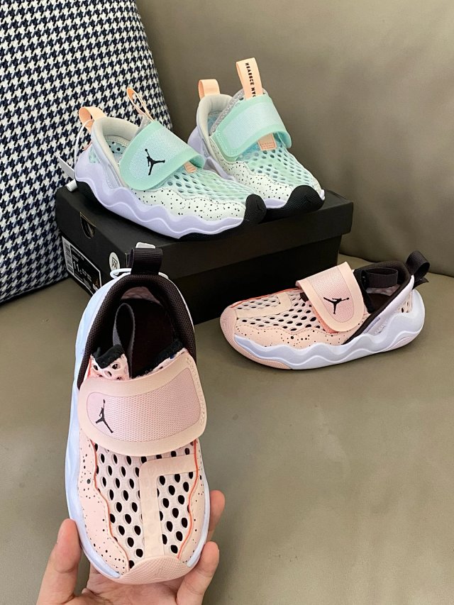 Nike Jordan children's Slippers Shoes: seller detail photo 5