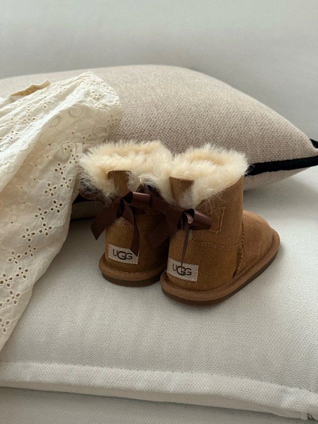 UGG Children's snow boots: seller detail photo 2
