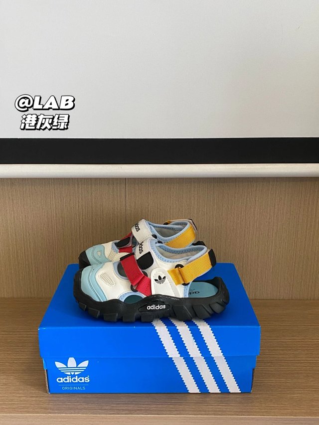 Adidas Children's Slippers Shoes: seller detail photo 13