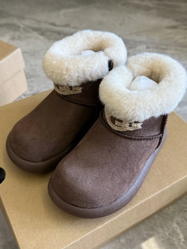 UGG Children's snow boots: seller detail photo 3