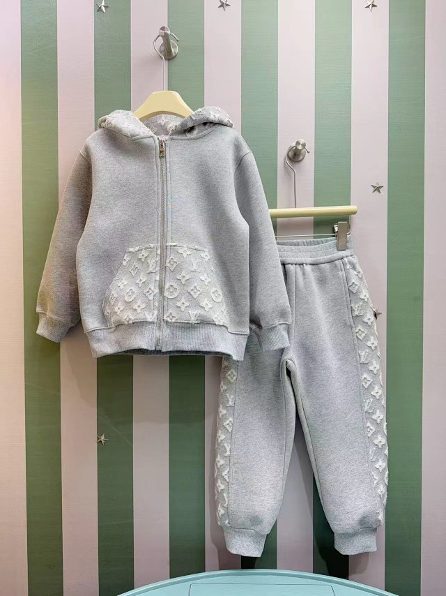 LV Louis Vuitton Children's Set: seller detail photo 1