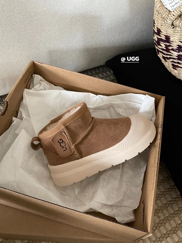 UGG Children's snow boots: seller detail photo 10
