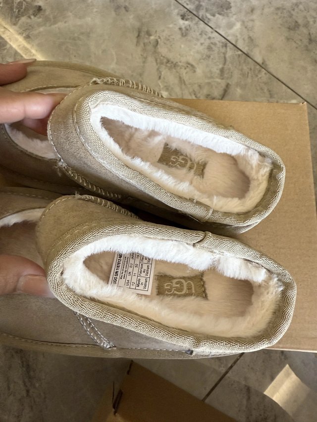 UGG Children's snow boots: seller detail photo 5